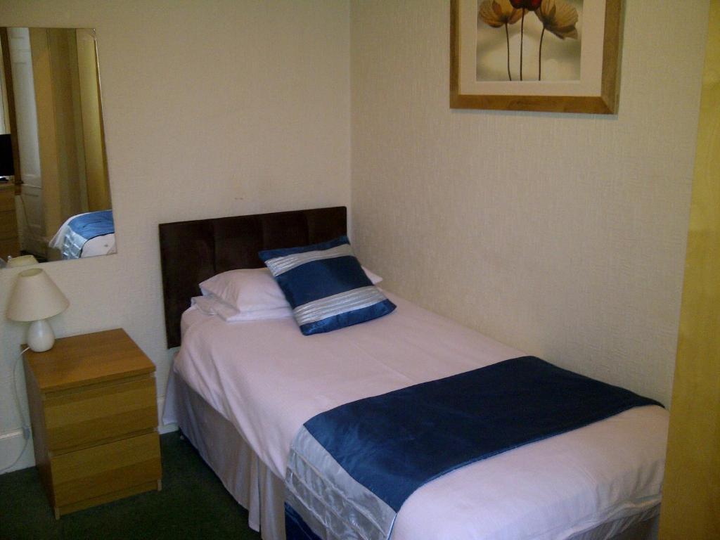 The Northfield House Hotel Edinburgh Szoba fotó